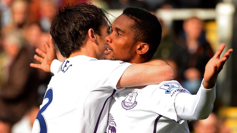 Kung-fu Eto'o! The football legend brutally knocks down a man after the Brazil tie in Qatar (VIDEO)