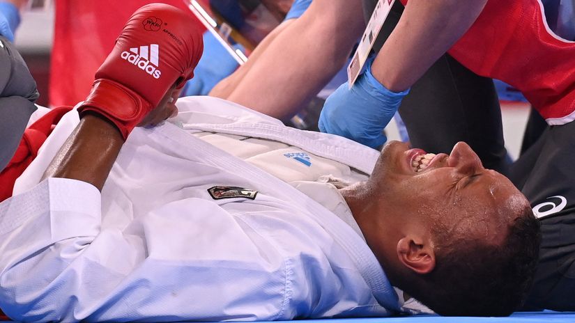 Jonathan Horne of Germany is treated by paramedics after an injury © AFP