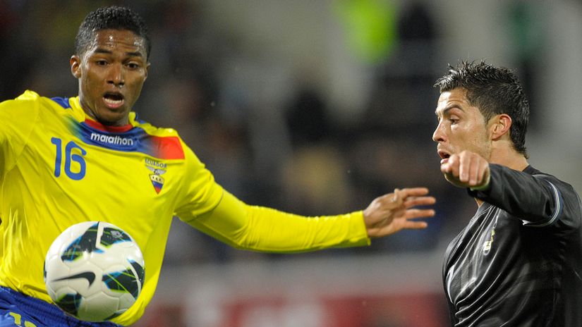 Antonio Valencia and Cristiano Ronaldo in 2013 (©AFP)