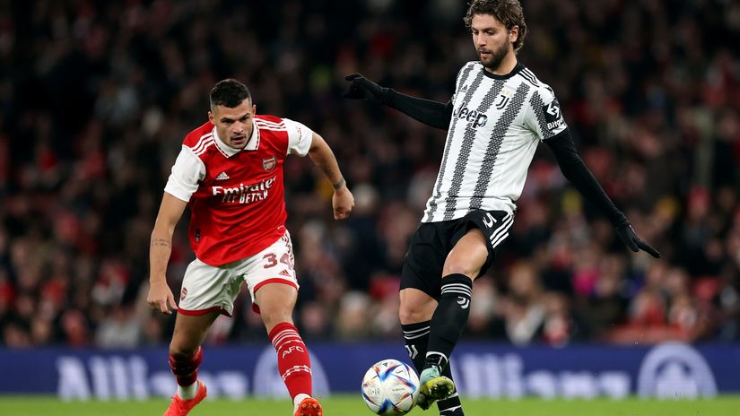 Xhaka facing Locatelli at Emirates tonight (©Ryan Pierse/Getty Images)