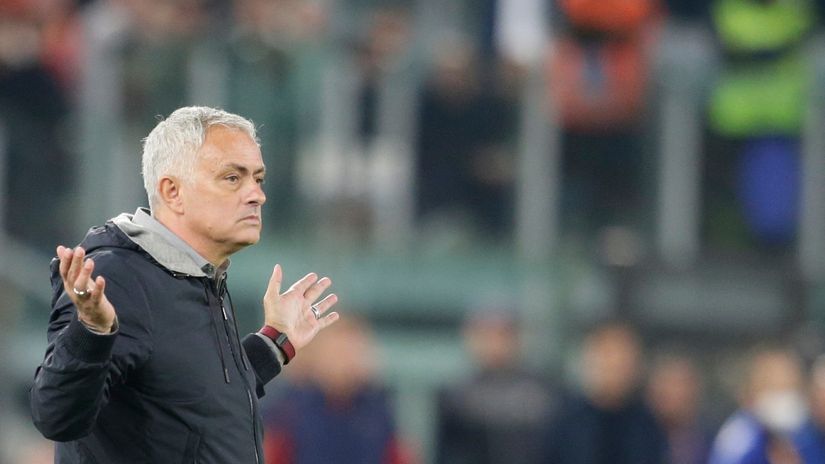 Portugal pressuring Mourinho to take over the national team