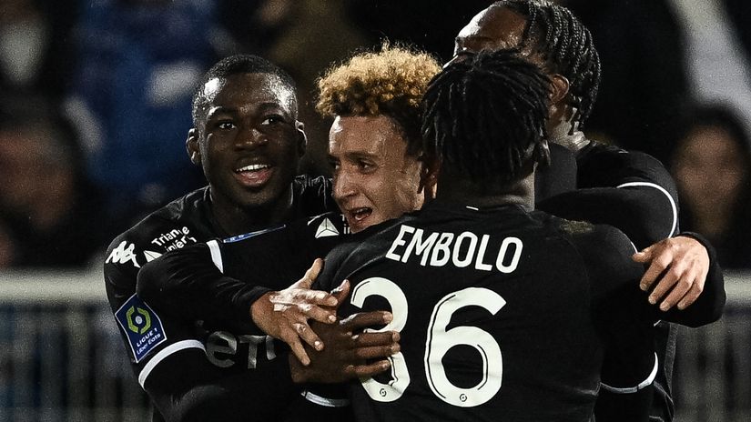 Eliesse Ben Seghir (centre) (©AFP)