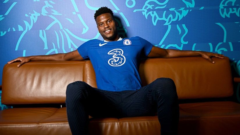 Spending madness continues: Chelsea buy another defender