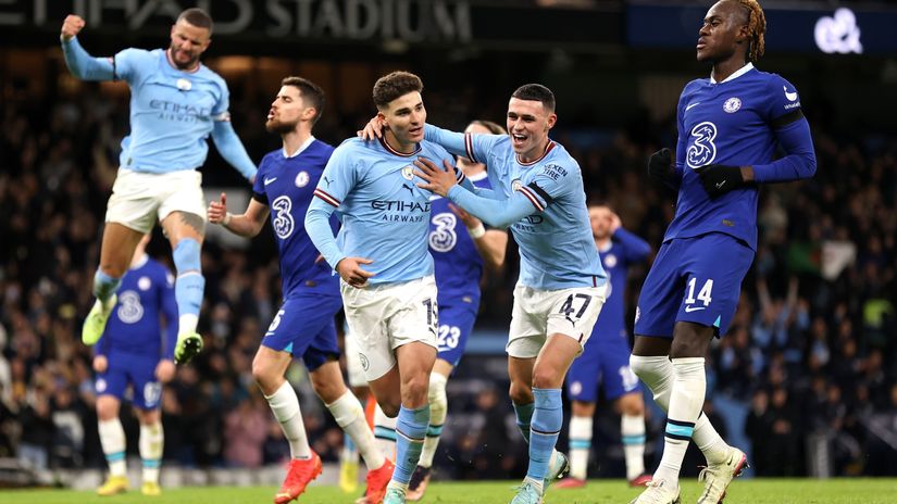 Julian Alvarez, Foden and Walker celebrate as Chelsea players are in despair (© Naomi Baker/Getty Images)