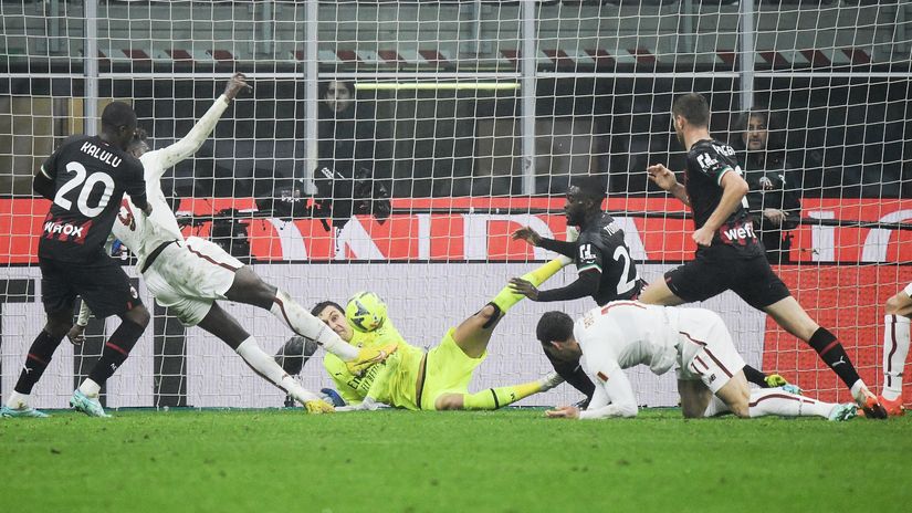 Tammy Abraham makes it 2-2 in added time (©AFP)