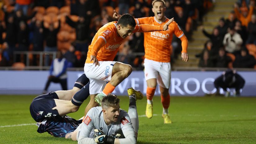 Ian Poveda of Blackpool celebrates after scoring his sides second goal against Nottingham Forest (©Alex Livesey/Getty Images)