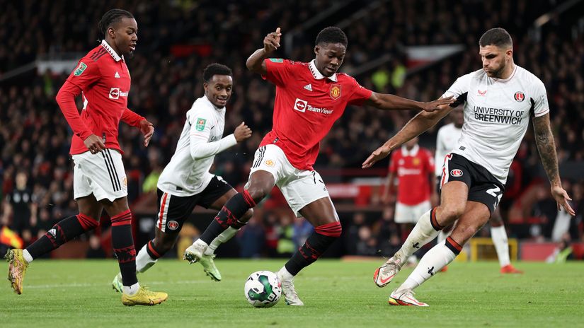 Kobbie Mainoo was cool on the ball in his first competitive match for the first team (©Getty Images)