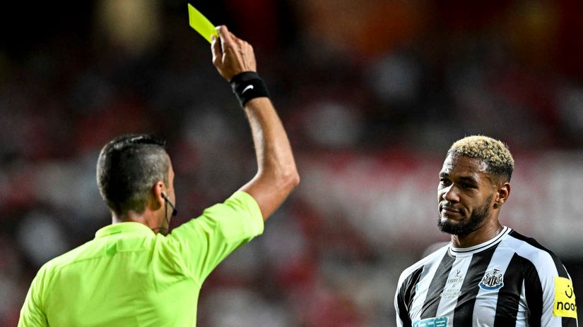 That's a serious offence, Joelinton (©AFP)