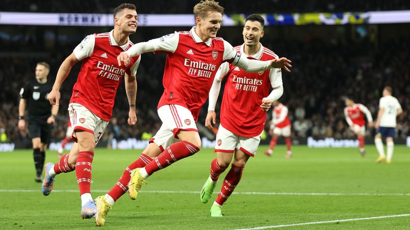 Odegaard celebrates with Xhaka and Martinelli after scoring (©Catherine Ivill/Getty Images)