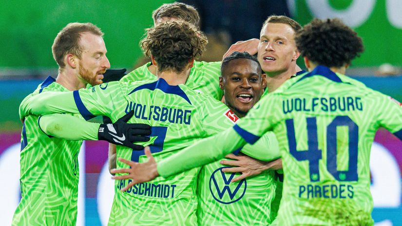 Wolfsburg destroyed title-chasing Freiburg today (©AFP)