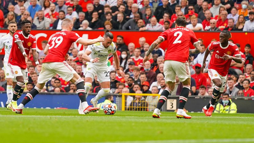 Leeds United arrive to Old Trafford (©AFP)