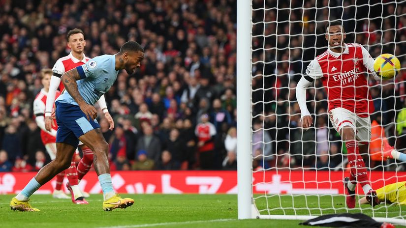 Tooney scores for the draw (©Getty images sport)