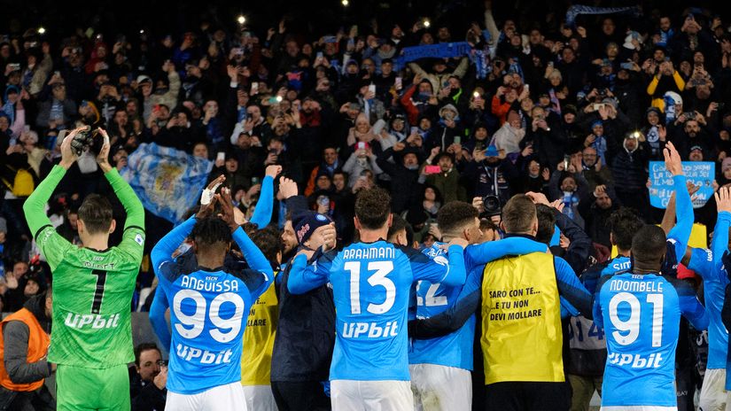 Napoli players and fans are getting closer to glory (©AFP)