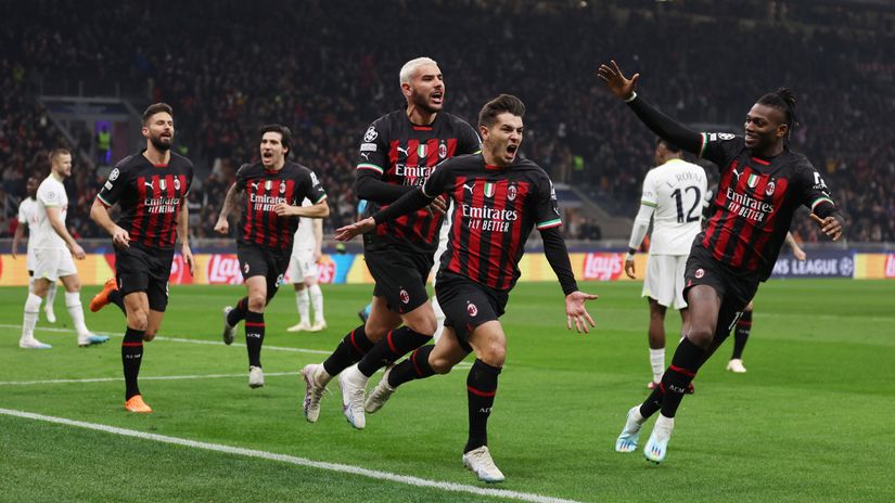 Diaz and other Milan players celebrate the winner (© Catherine Ivill/Getty Images)