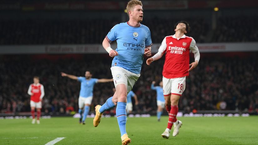 De Bruyne celebrates with Tomiyasu in the back (©Getty images sport)