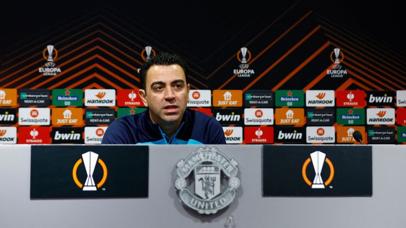 Xavi having a hard time coming to terms with the Europa League exit: It would have been different if we had Pedri or Gavi...