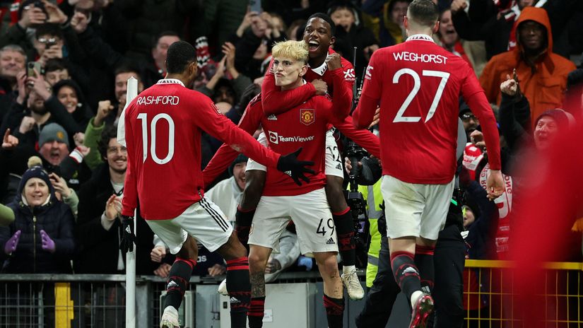 Man Utd players celebrate Garnacho's goal (©David Rogers/Getty Images)