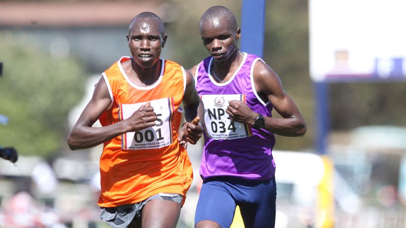 Daniel Simiu in cross country action against Geoffrey Kamworor © Mozzart Sport 