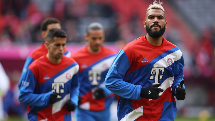 Choupo-Moting and Bayern players ahead of a Bundesliga tie (© Adam Pretty/Getty Images)