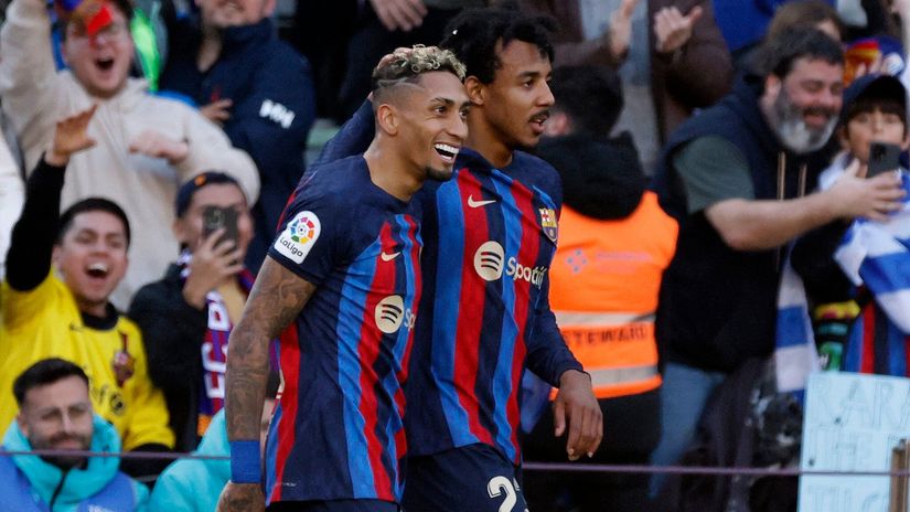 A strange afternoon at Camp Nou - a red card, a missed penalty but all three points for Barca