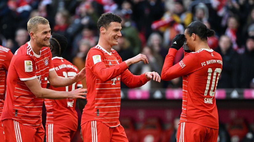Bayern's flag still at the summit - Augsburg fall at the Allianz Arena