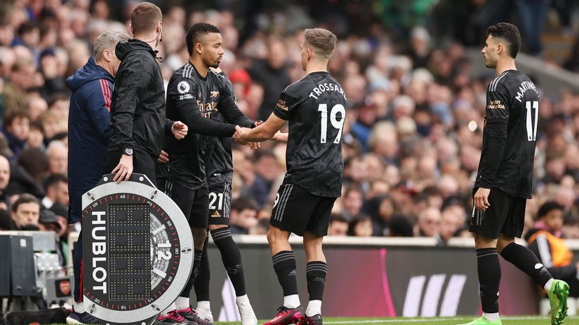 Gabriel Jesus replaces Leandro Trossard on Sunday against Fulham (©Ryan Pierse/Getty Images)