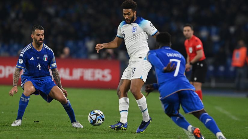 James in action against Italy on Thursday (©Claudio Villa/Getty Images )