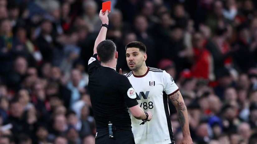 Mitrovic gets sent off against Man United (© Clive Brunskill/Getty Images)