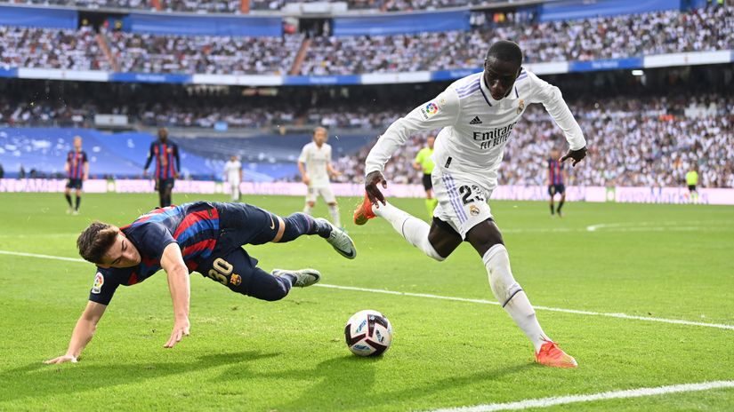 Mendy against Barca in El Clasico (© David Ramos/Getty Images)