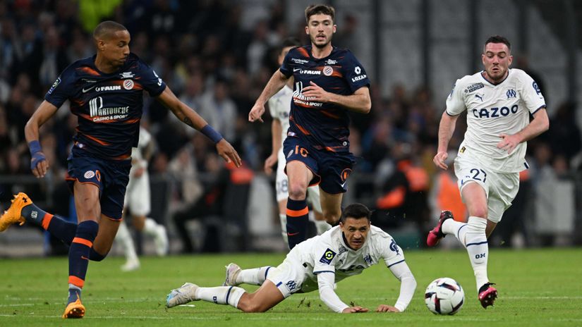 Alexis Sanchez on the ground against Montpellier (©AFP)