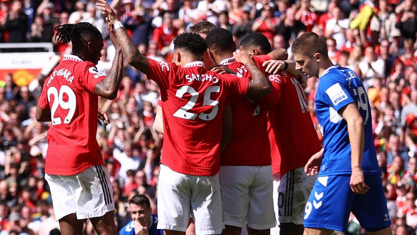 United back to winning days with a comfortable 2-0 win over Everton