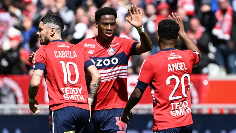 Les Dogues celebrate: Remy Cabella, Jonathan David and Angel Gomes (©AFP)