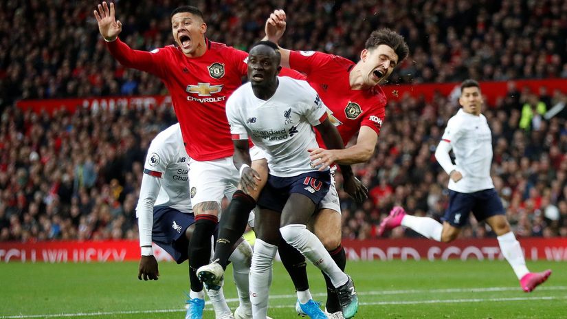 Rojo and Maguire collide with Sadio Mane back in 2019 (©REUTERS/Russell Cheyne)