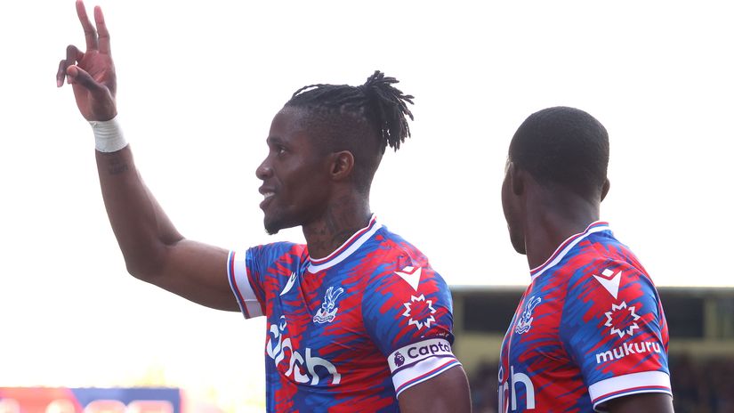 Wilfried Zaha of Crystal Palace celebrates after scoring the team's second goal (©Tom Dulat/Getty Images)