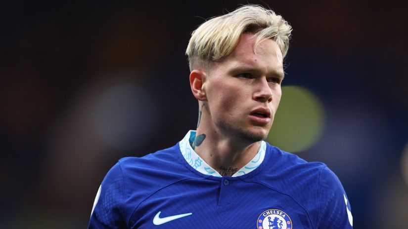 Mykhaylo Mudryk in action for Chelsea (©Clive Rose/Getty Images))