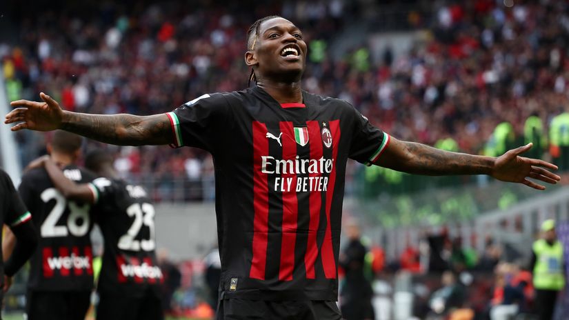 Leao signs! Two million just for the signature and another $35 million over five years