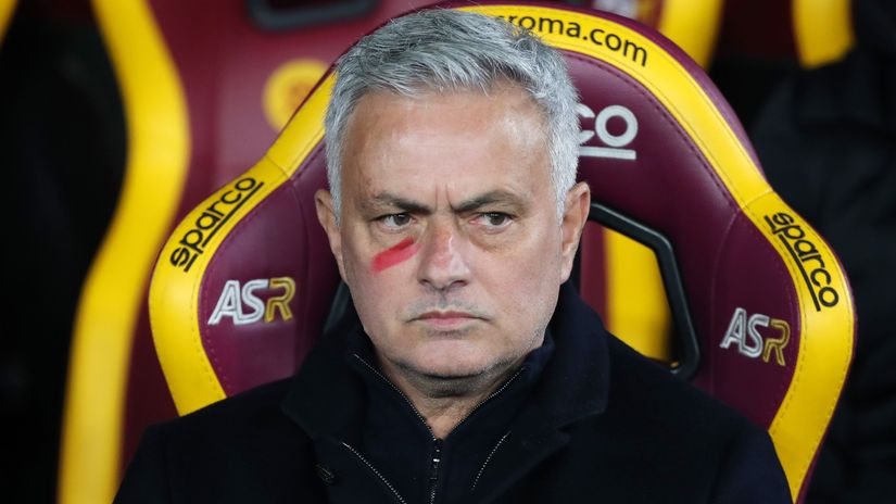 Jose Mourinho and his intimidating look (© Paolo Bruno/Getty Images)