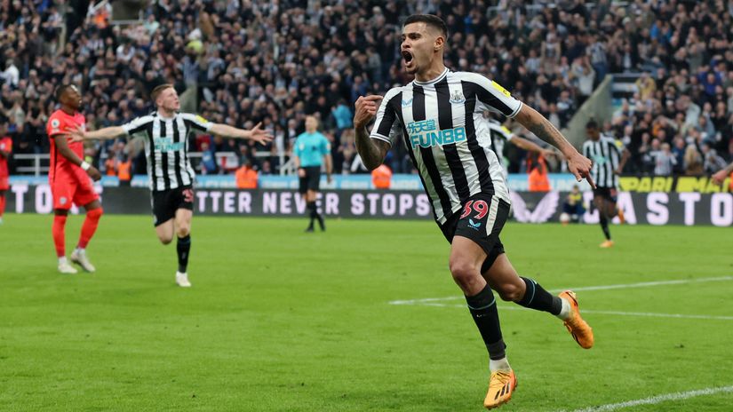 Late Magpies' blitzkrieg decides the battle of the season's pleasant surprises