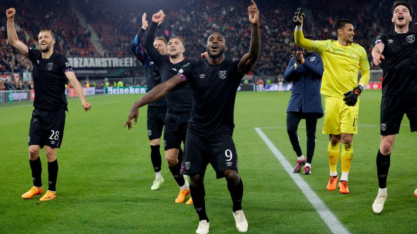 West Ham footballers celebrating (©Gallo Images)