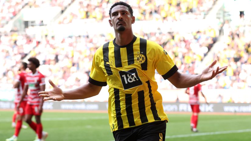 Sebastian Haller celebrates after scoring the opener (©Alex Grimm/Getty Images)