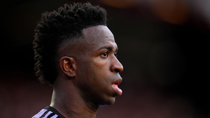 The world goes crazy after Vini's bitter night at Mestalla