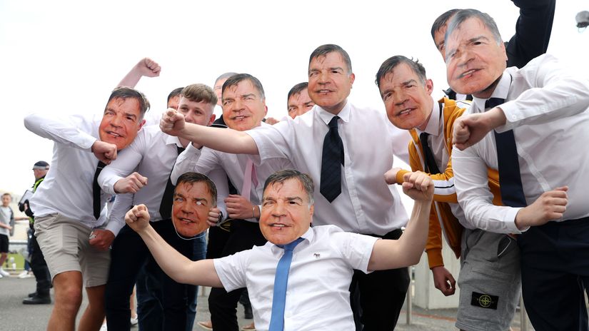 Leeds United fans wore Sam Allardyce masks for their trip to West Ham, but it ended in agony (©Getty Images)