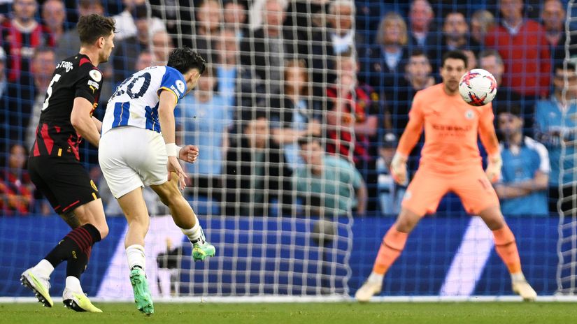 Julio Enciso scores a wondergoal to make it 1-1 (©Getty Images)