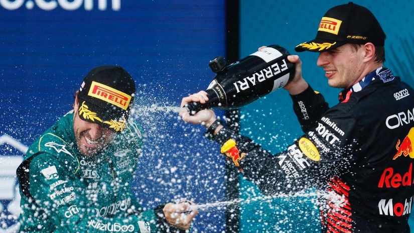 Ferando Alonso and Max Verstappen