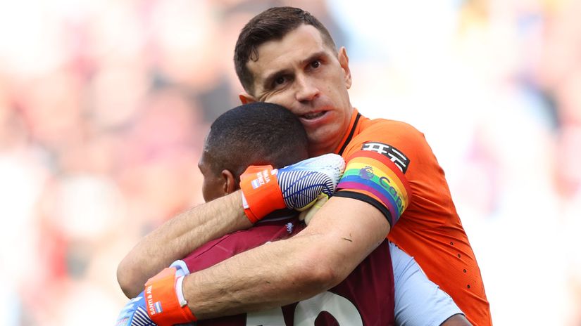 Emiliano Martinez and Ashley Young (©Getty Images)