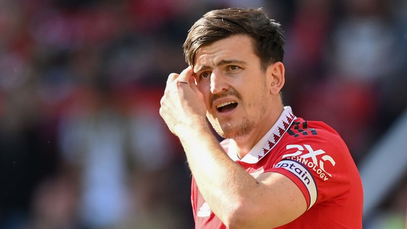 Ten Hag tells Maguire he should leave