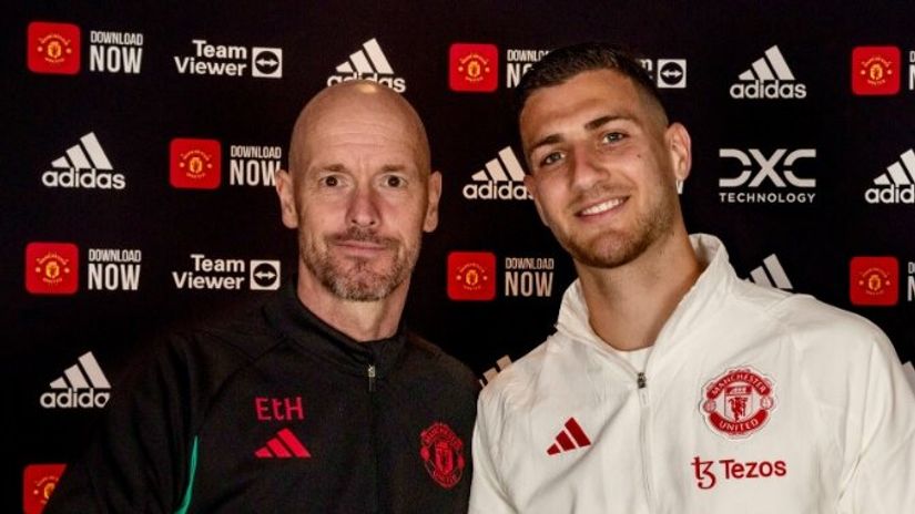 Ten Hag & Dalot (©Twitter:ManUtd)