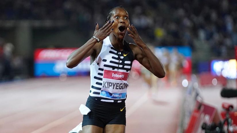 Faith Kipyegon smashes 1500m world record