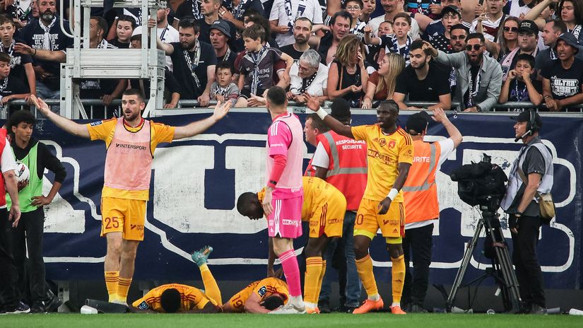 Mayhem in Bordeaux (©AFP)