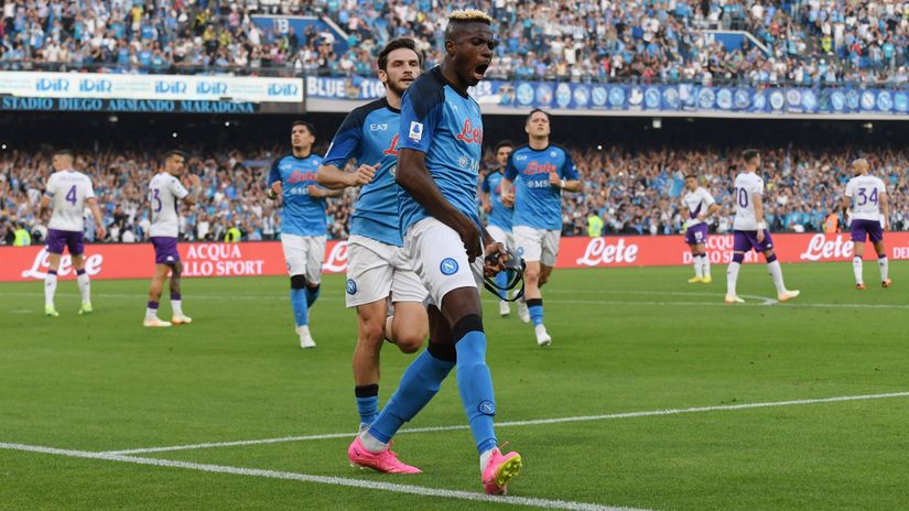 Osimhen and Khvicha celebrate in front of packed Diego Armando Maradona stadium (©Francesco Pecoraro/Getty Images)